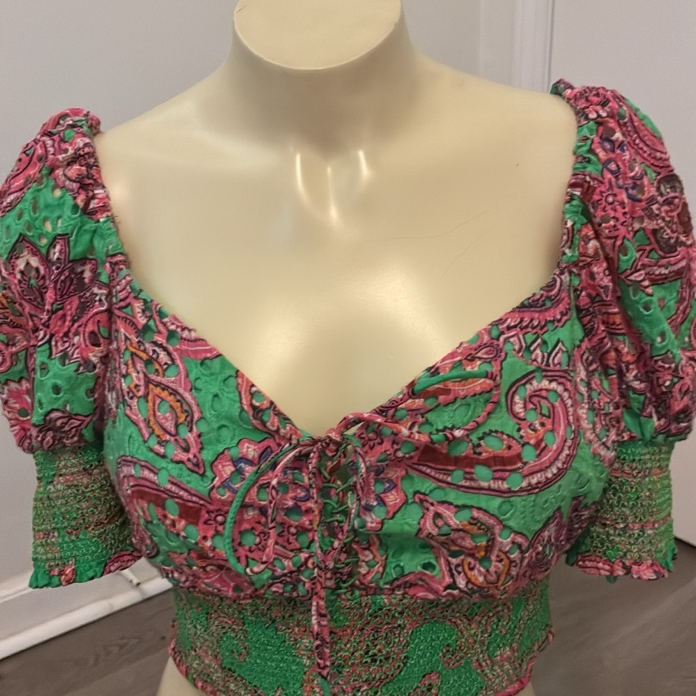 Alice + Olivia Crawford 100% Cotton Eyelet Smocked Top - Picture 5 of 9